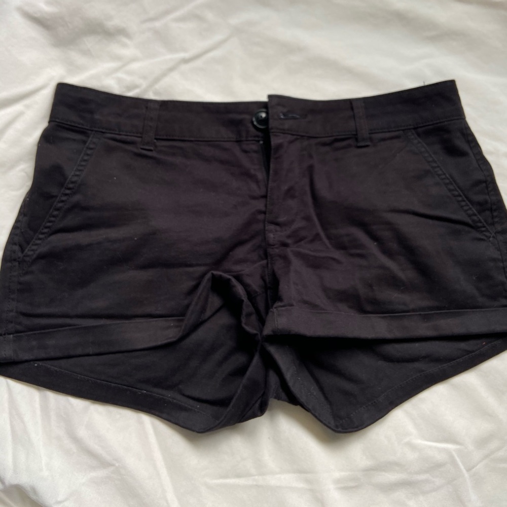 Low-rise black shorts